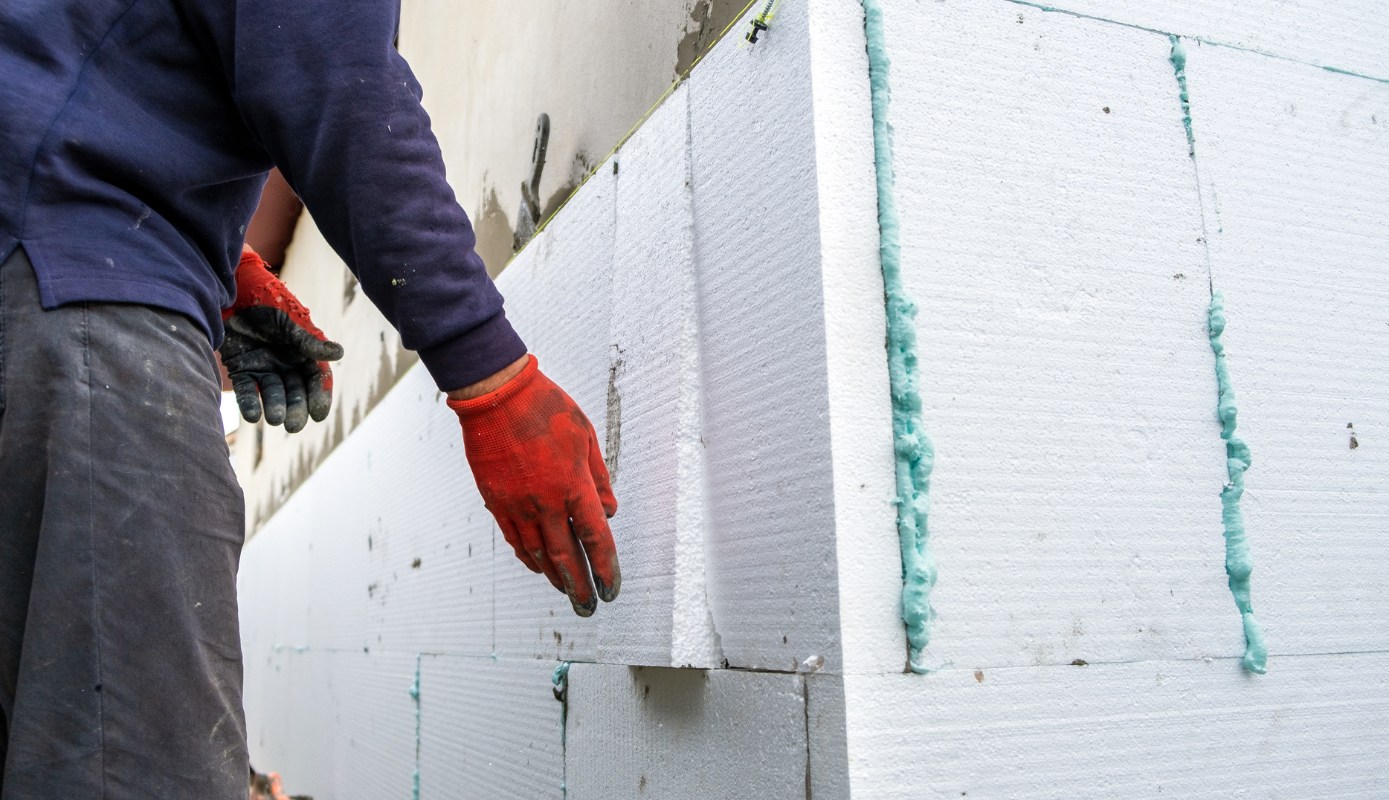 Styropian przyklejony do ściany